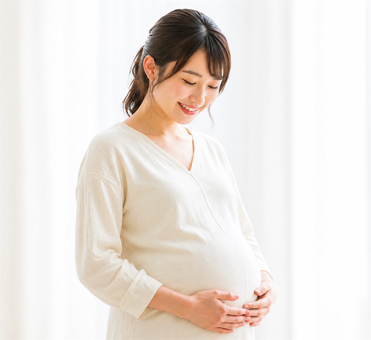穏やかな妊婦のポートレート